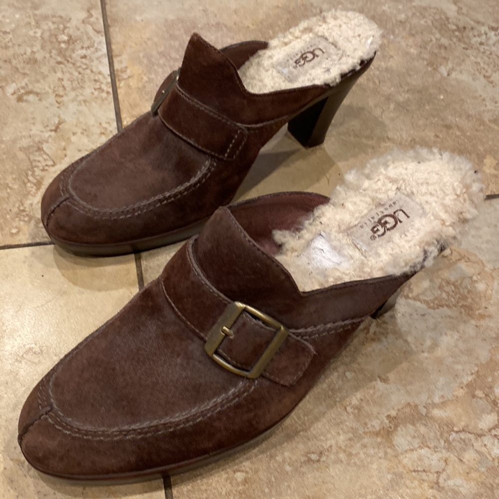 UGG Australia Suede with Sheepskin lined size 8.5